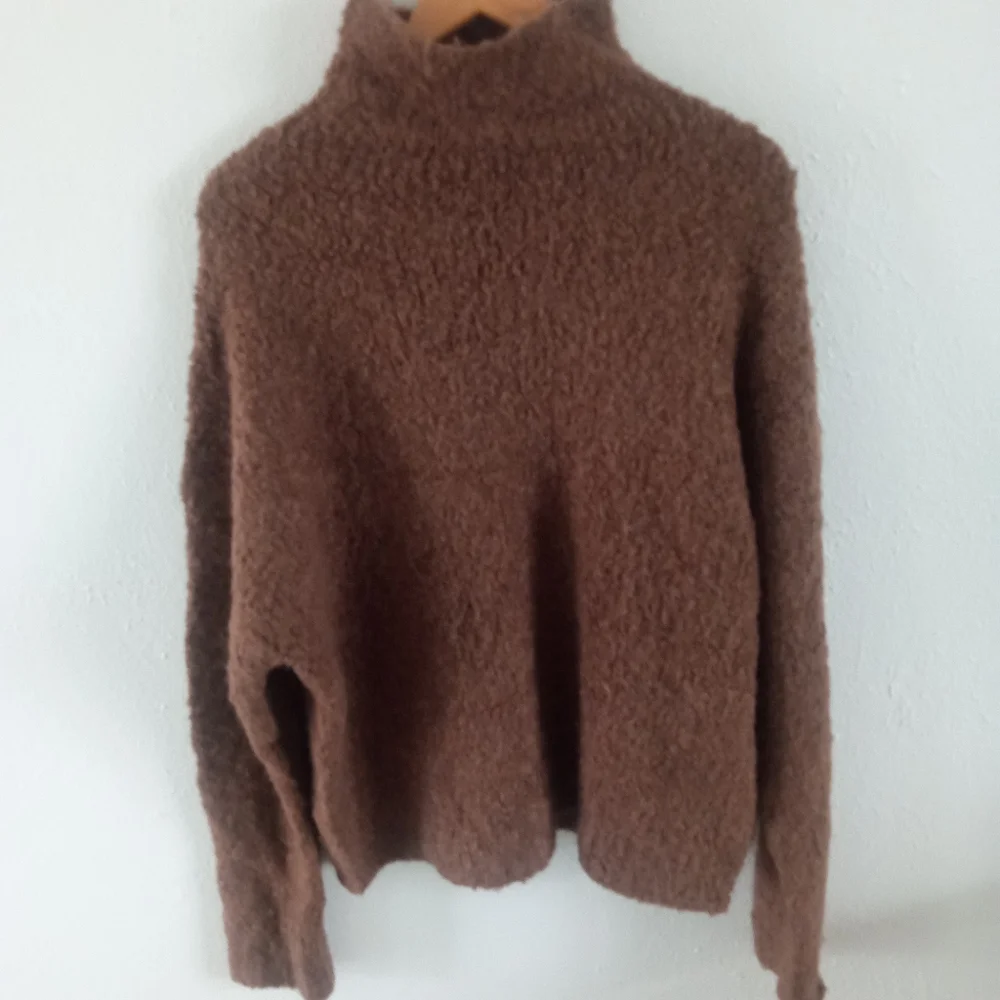 J. CREW Soft Yarn Boucle Turtleneck Sweater In Caramel Brown | M - Picture 5 of 8